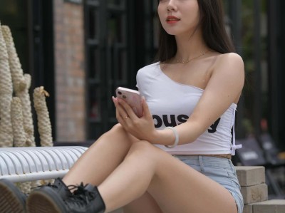 甜美的热裤小姐姐【1012P】