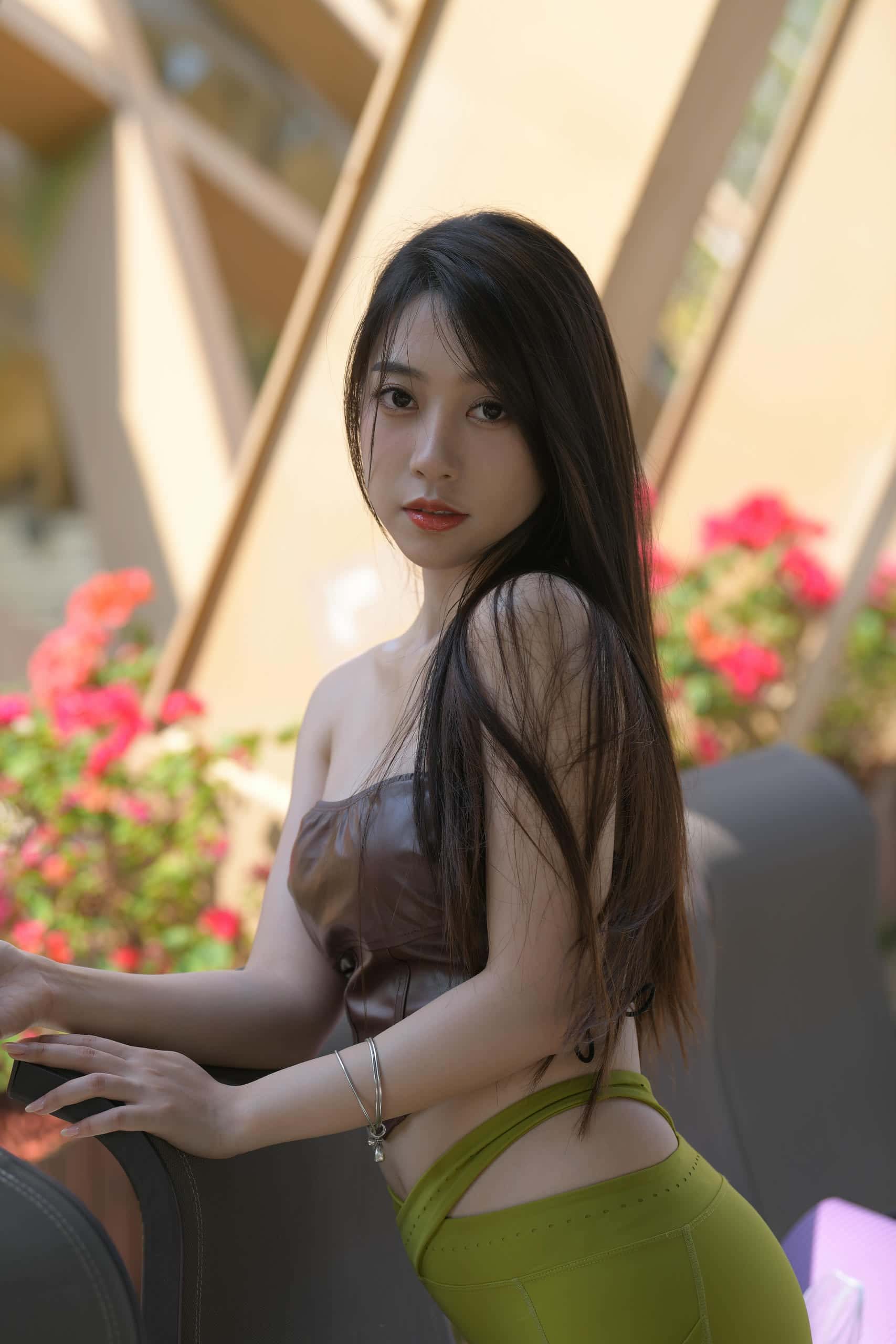 穿绿色瑜伽裤的女孩【669P】P213